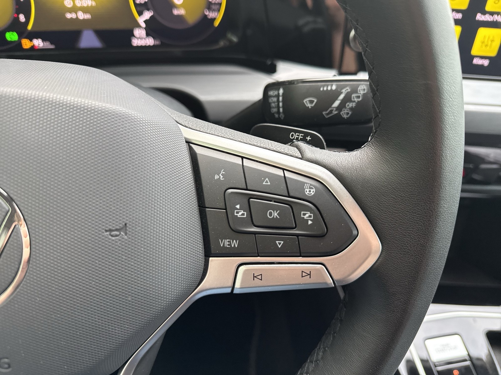 Volkswagen Golf VIII 1.5 eTSI STYLE CAM ACC CARPLAY LED+