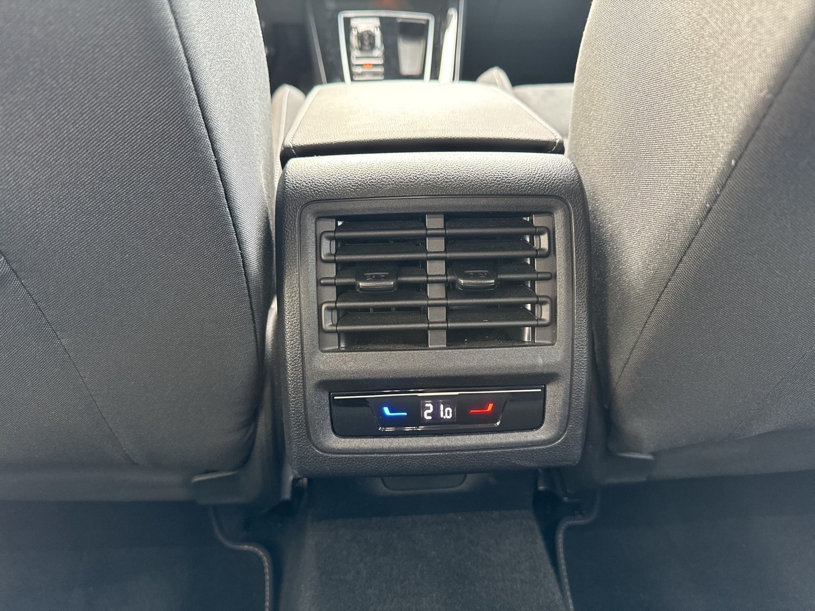 Volkswagen Golf VIII 1.5 eTSI STYLE CAM ACC CARPLAY LED+