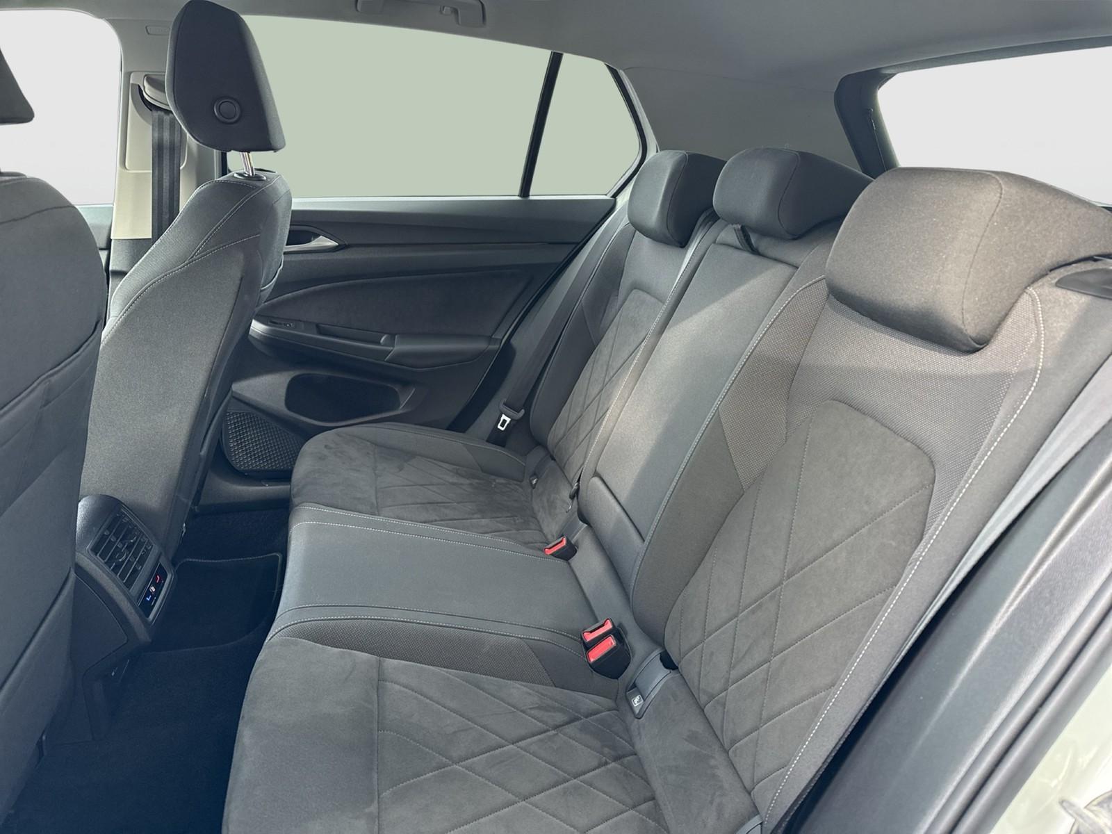 Volkswagen Golf VIII 1.5 eTSI STYLE CAM ACC CARPLAY LED+