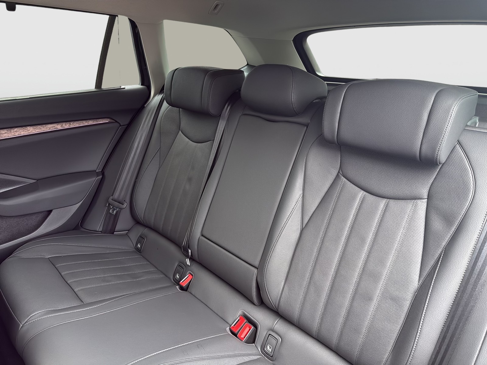 Skoda Superb Combi 1.5 iV L&K LEDER AHK CAM ACC LM18