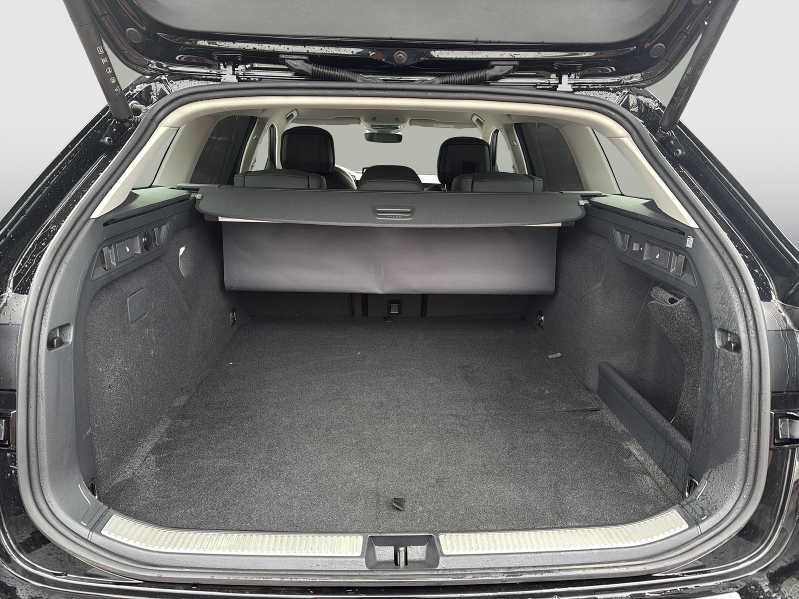 Skoda Superb Combi 1.5 iV L&K LEDER AHK CAM ACC LM18