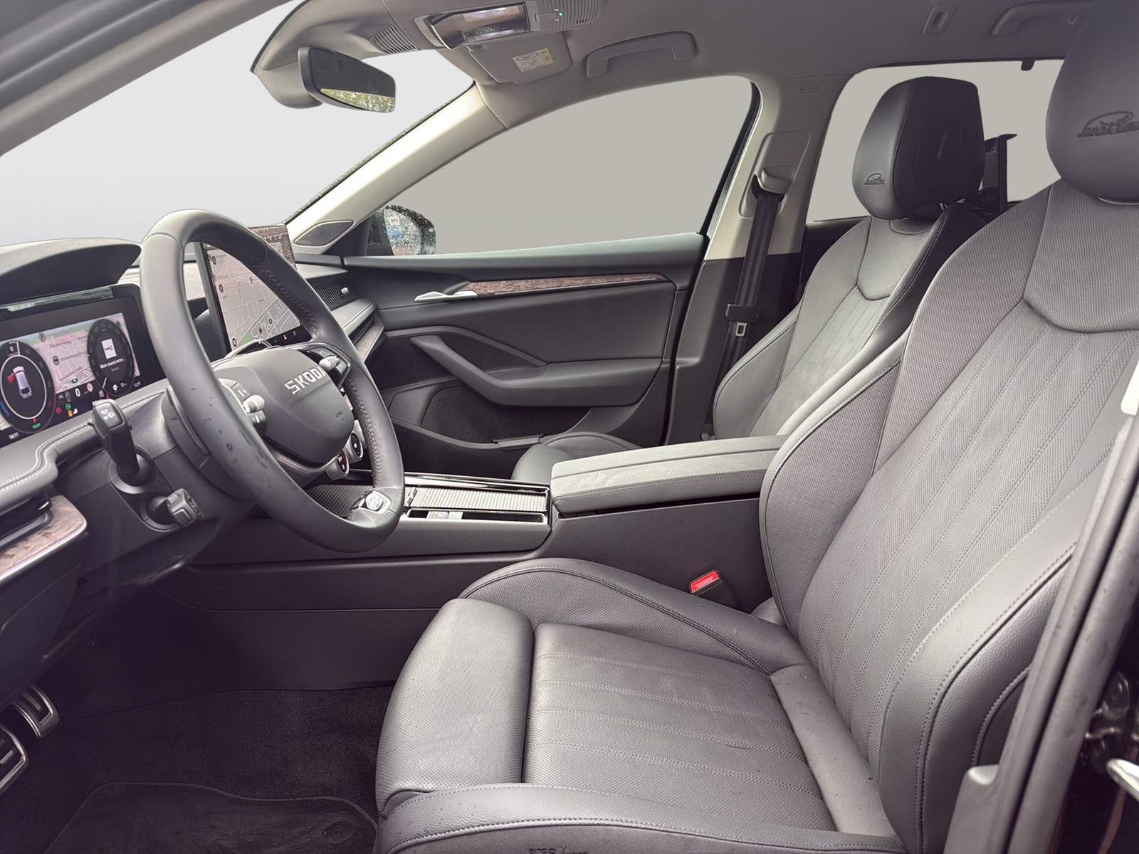 Skoda Superb Combi 1.5 iV L&K LEDER AHK CAM ACC LM18