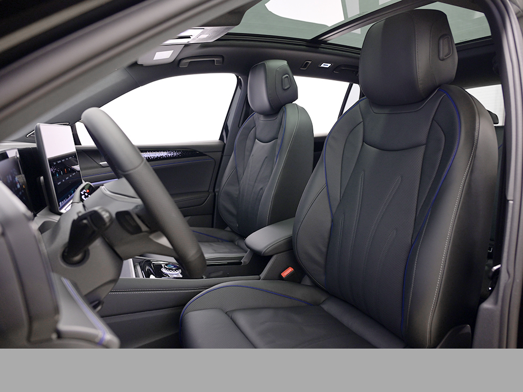 Volkswagen Tiguan 2.0 R-LINE DSG 4X4 LEDER PANO eSITZE AHK