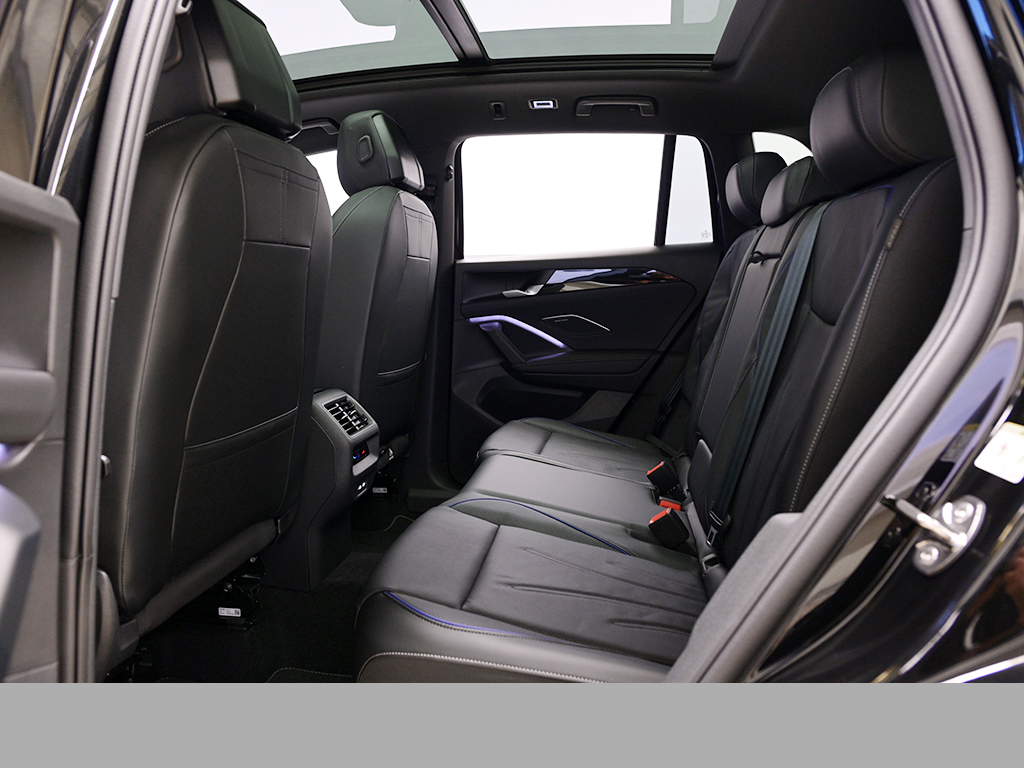 Volkswagen Tiguan 2.0 R-LINE DSG 4X4 LEDER PANO eSITZE AHK