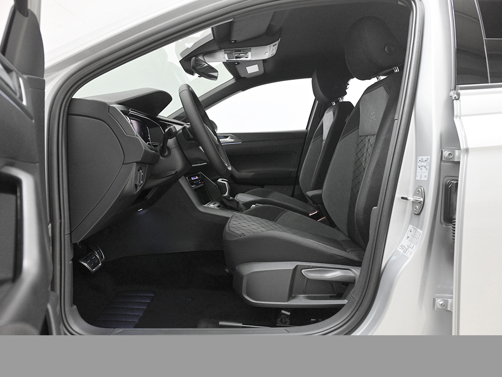 Volkswagen Taigo 1.5 R-LINE DSG BLACKSTYLE KEYLESS AHK CAM