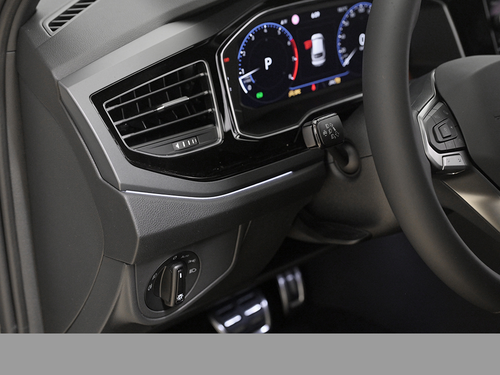 Volkswagen Taigo 1.5 R-LINE DSG BLACKSTYLE KEYLESS AHK CAM