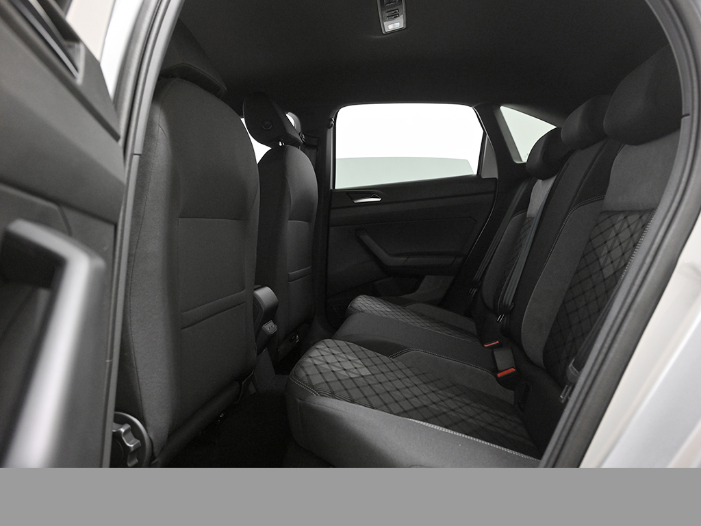 Volkswagen Taigo 1.5 R-LINE DSG BLACKSTYLE KEYLESS AHK CAM