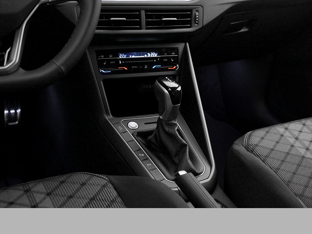 Volkswagen Taigo 1.5 R-LINE DSG BLACKSTYLE KEYLESS AHK CAM