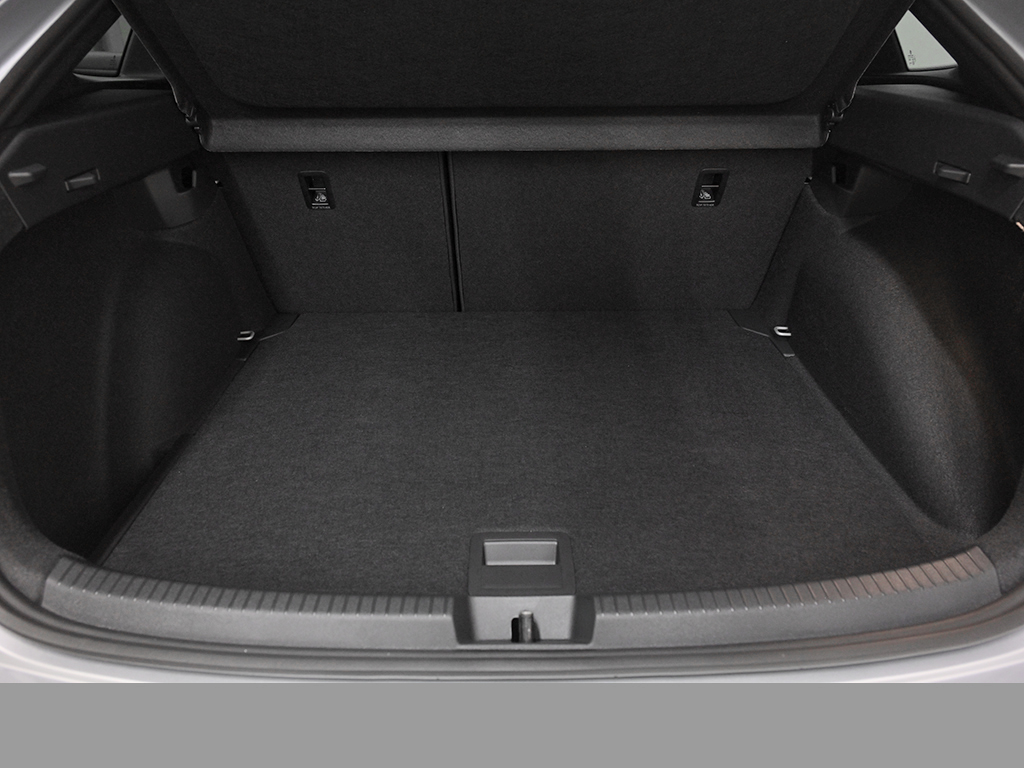 Volkswagen Taigo 1.5 R-LINE DSG BLACKSTYLE KEYLESS AHK CAM