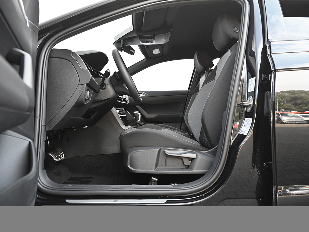 Volkswagen Taigo 1.5 R-LINE DSG BLACKSTYLE KEYLESS NAVI CAM