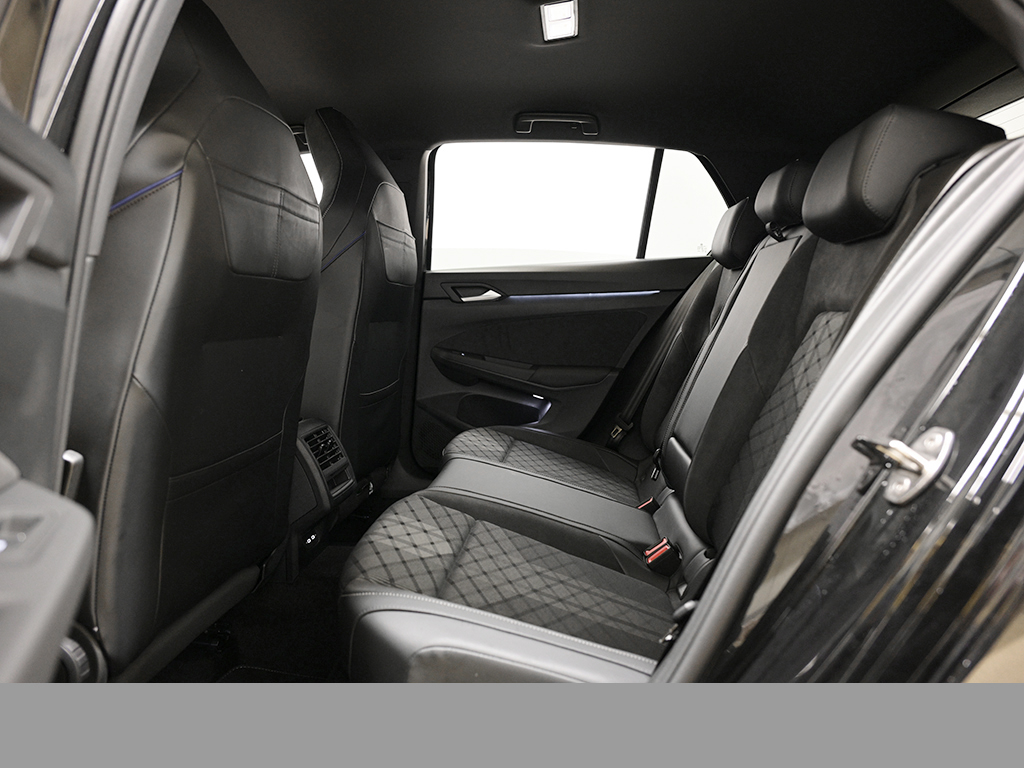 Volkswagen Golf 2.0 R-LINE DSG BLACKSTYLE MATRIXLED 360CAM