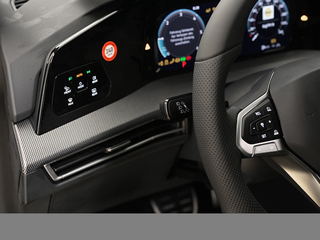 Volkswagen Golf 2.0 R-LINE DSG BLACKSTYLE MATRIXLED 360CAM