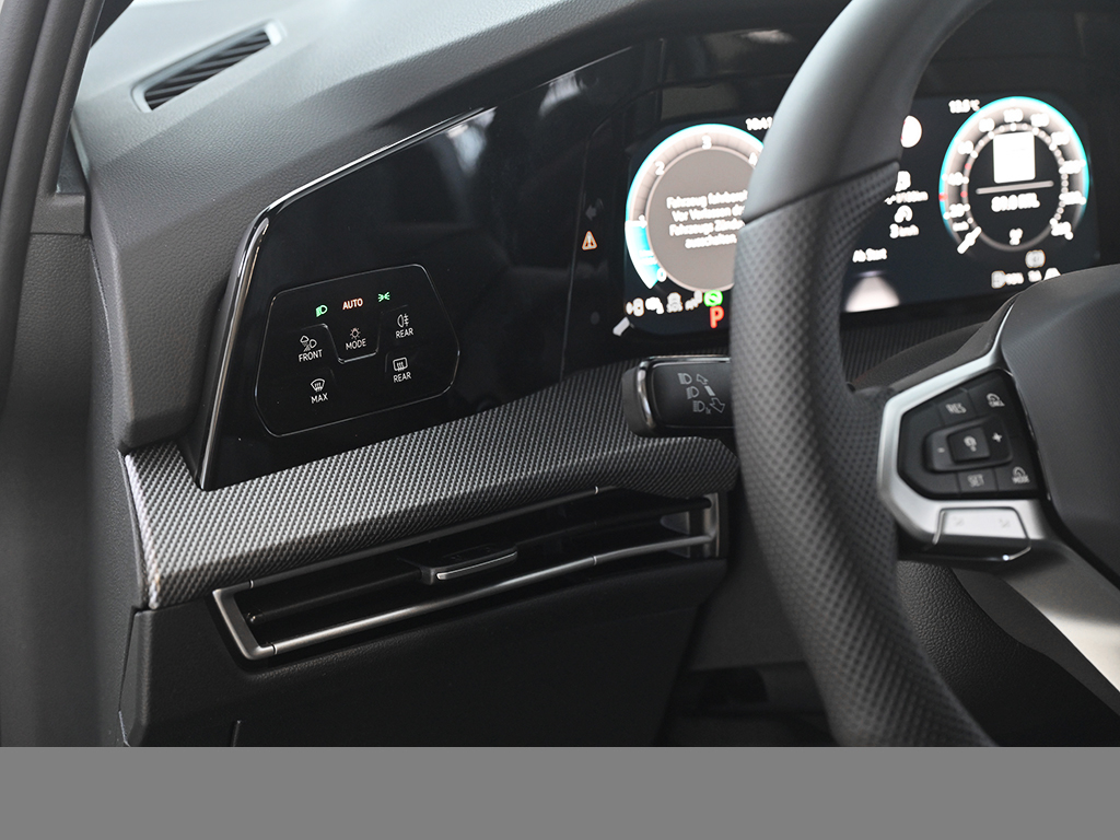 Volkswagen Golf Variant 2.0 R-LINE DSG AHK PANO eKLAPPE