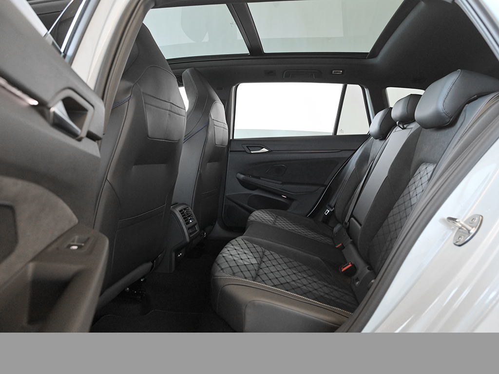 Volkswagen Golf Variant 2.0 R-LINE DSG AHK PANO eKLAPPE