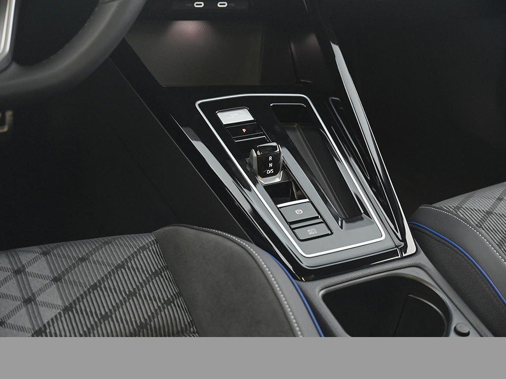 Volkswagen Golf Variant 2.0 R-LINE DSG AHK PANO eKLAPPE