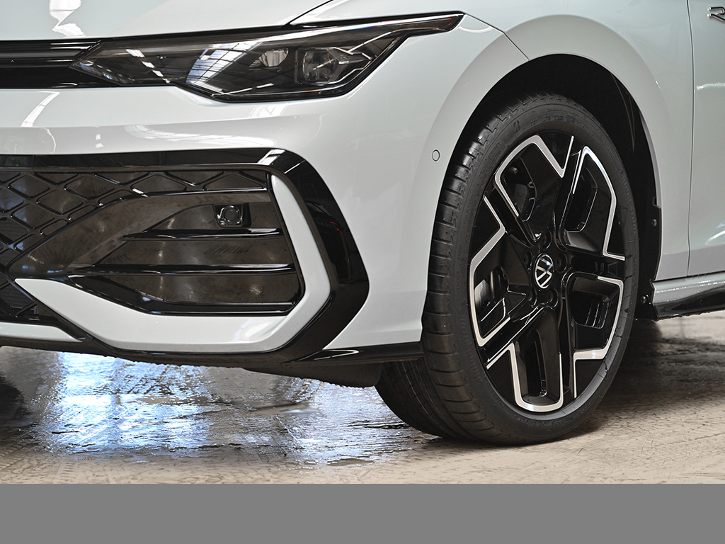 Volkswagen Golf Variant 2.0 R-LINE DSG AHK PANO eKLAPPE