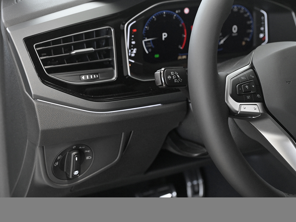 Volkswagen Polo 1.0 R-LINE DSG NAVI KEYLESS CAM LM17