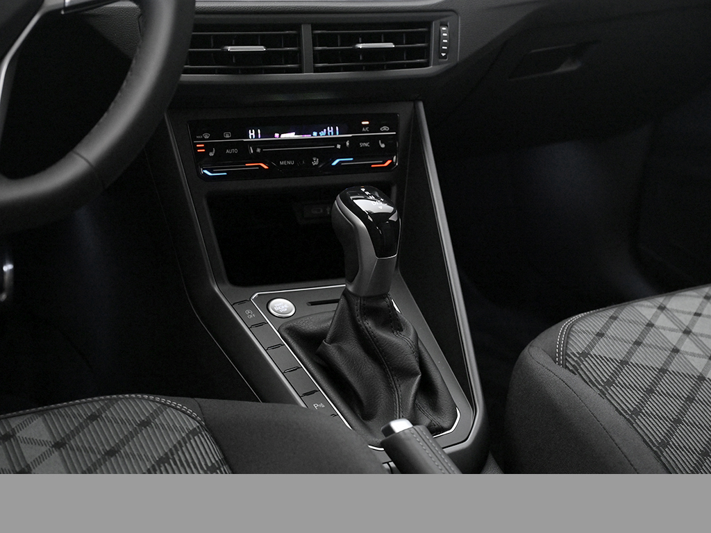 Volkswagen Polo 1.0 R-LINE DSG NAVI KEYLESS CAM LM17