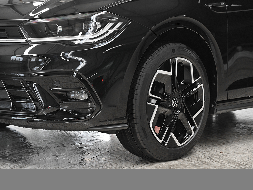 Volkswagen Polo 1.0 R-LINE DSG NAVI KEYLESS CAM LM17