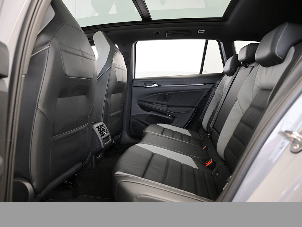 Volkswagen Golf Variant 2.0 R-LINE DSG LEDER PANO AHK LM18