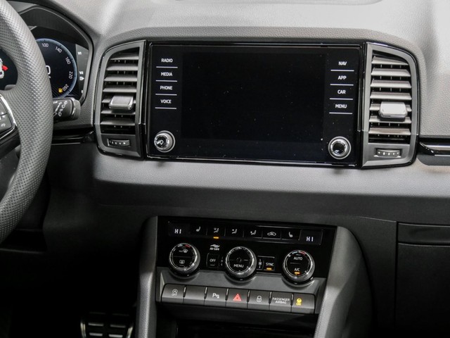 Skoda Karoq 1.5 SPORTLINE PANO KAMERA ACC ALU19 eKLAPPE
