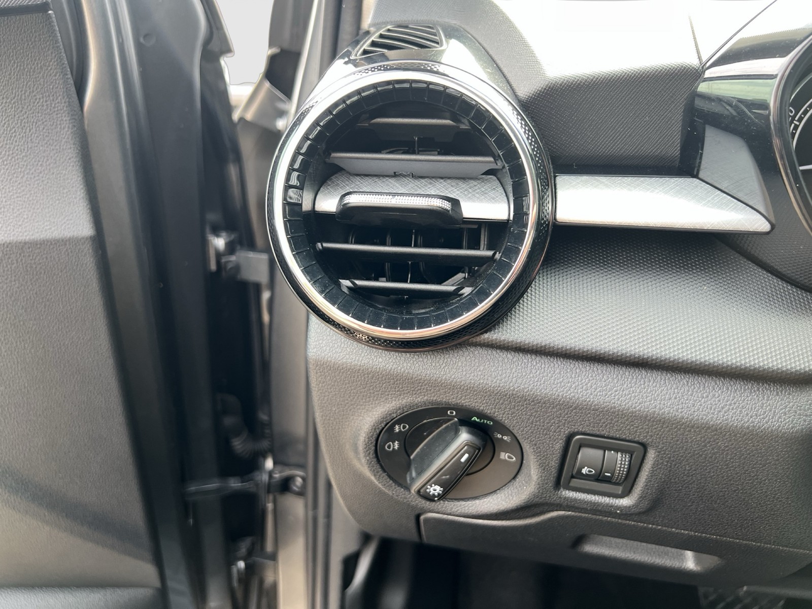 Skoda Fabia 1.5 CAM CARPLAY SITZHEIZ. ALU TEMPOMAT LED