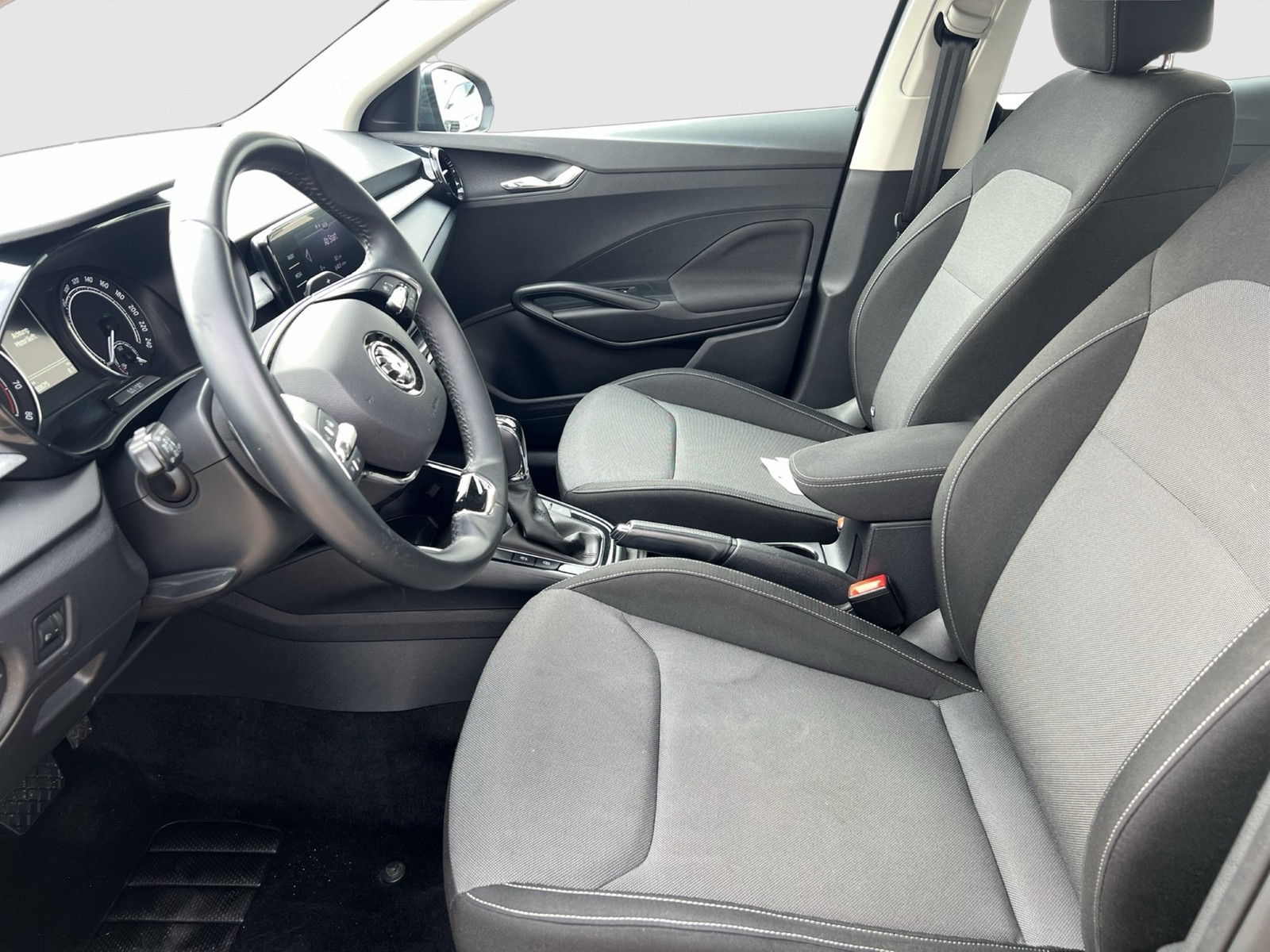 Skoda Fabia 1.5 CAM CARPLAY SITZHEIZ. ALU TEMPOMAT LED