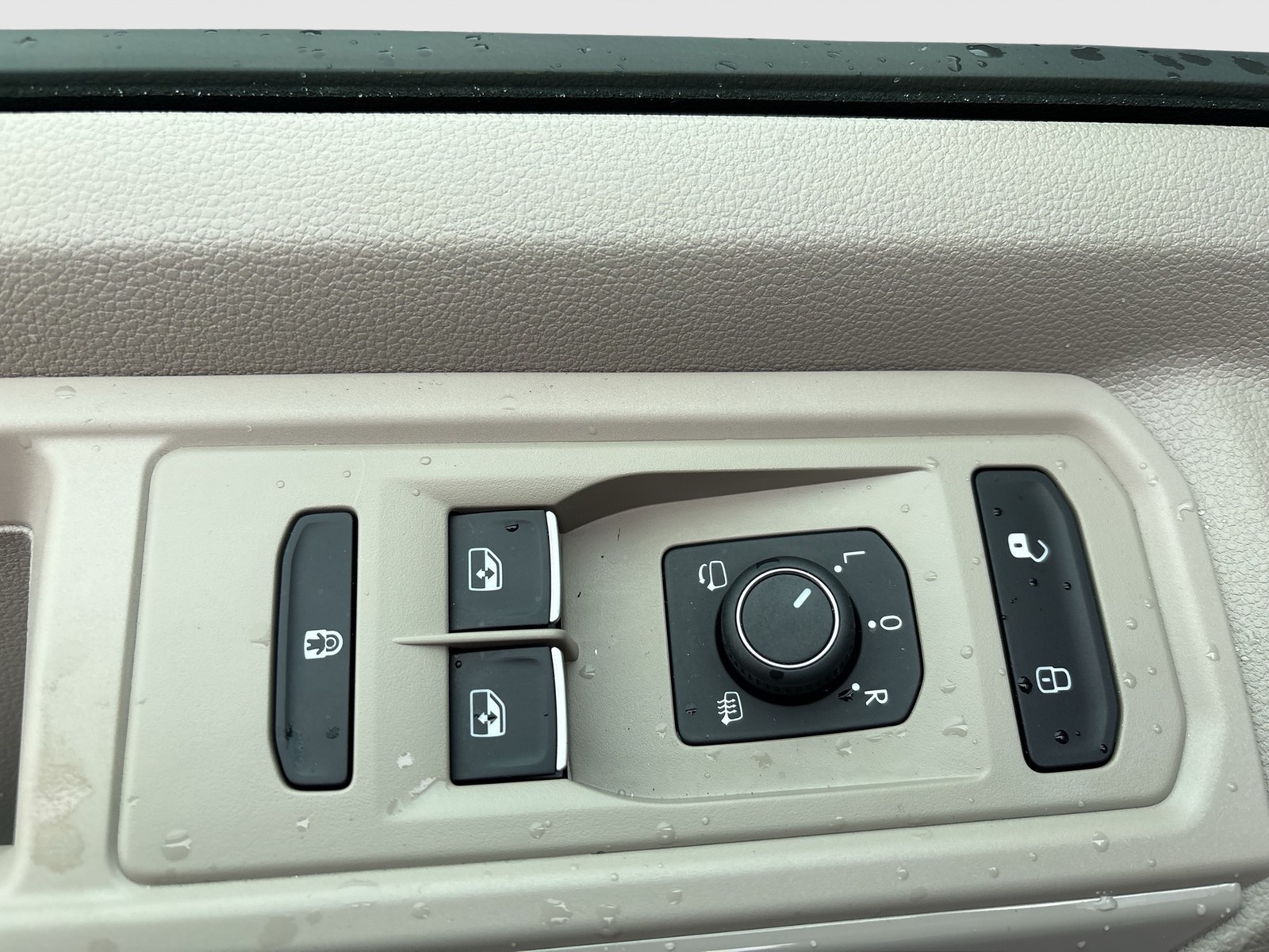 Volkswagen T7 Multivan HYBRID STYLE 4X4 AHK 360°CAM LM18