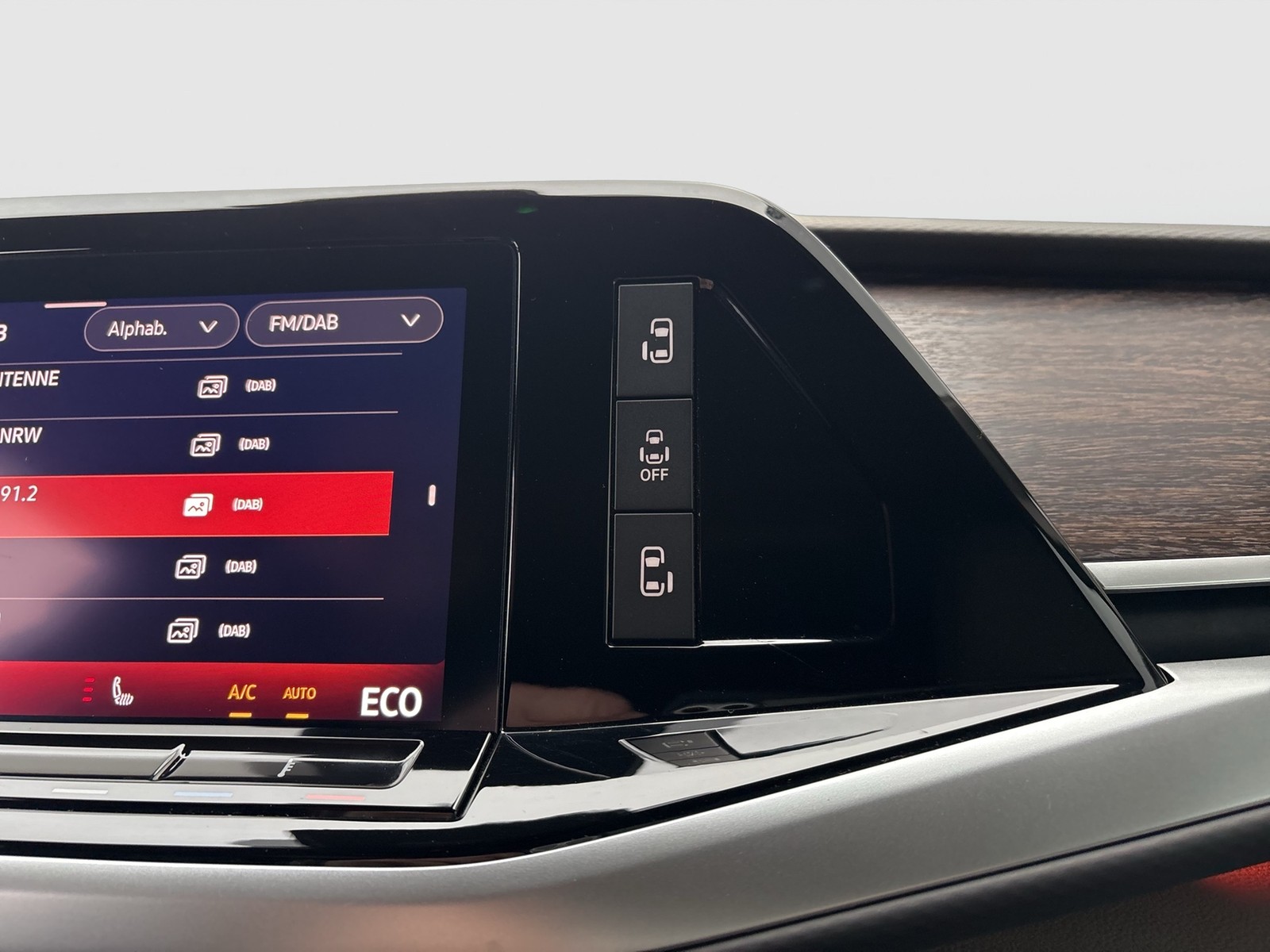 Volkswagen T7 Multivan HYBRID STYLE 4X4 AHK 360°CAM LM18