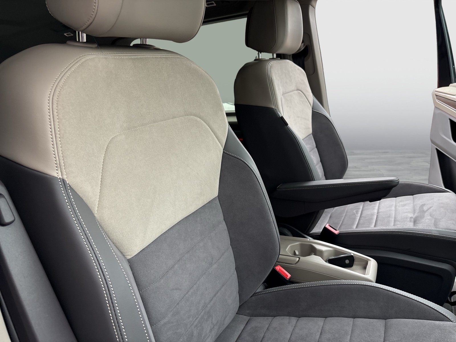 Volkswagen T7 Multivan HYBRID STYLE 4X4 AHK 360°CAM LM18