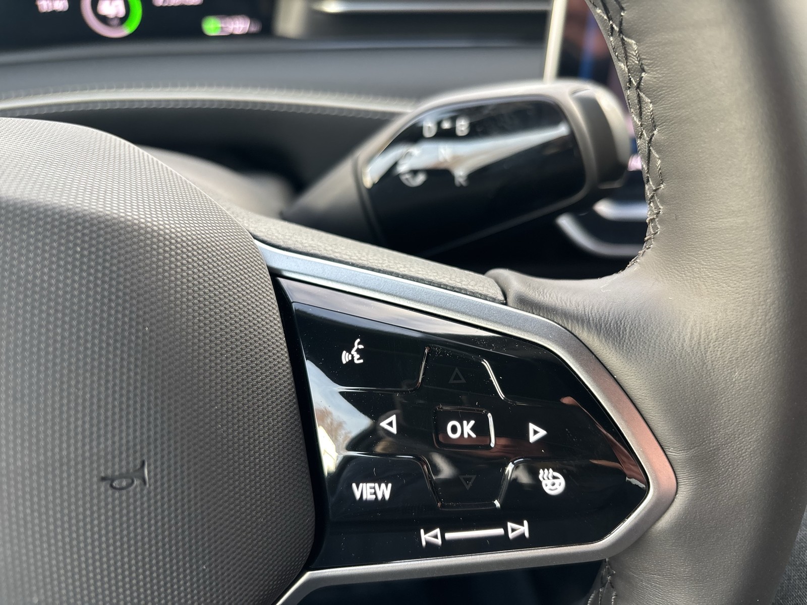 Volkswagen ID.7 Tourer PRO S WÄRMEPUMPE AHK 360°CAM LM19