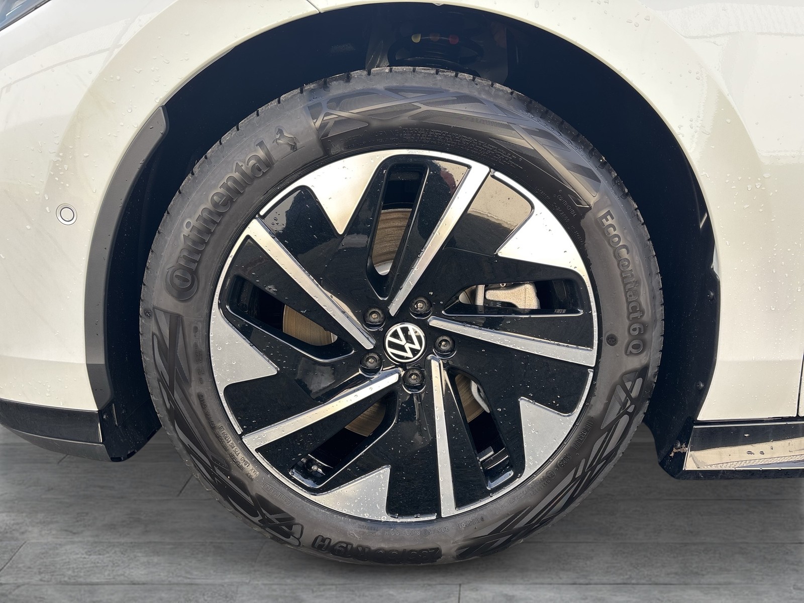 Volkswagen ID.7 Tourer PRO S WÄRMEPUMPE AHK 360°CAM LM19