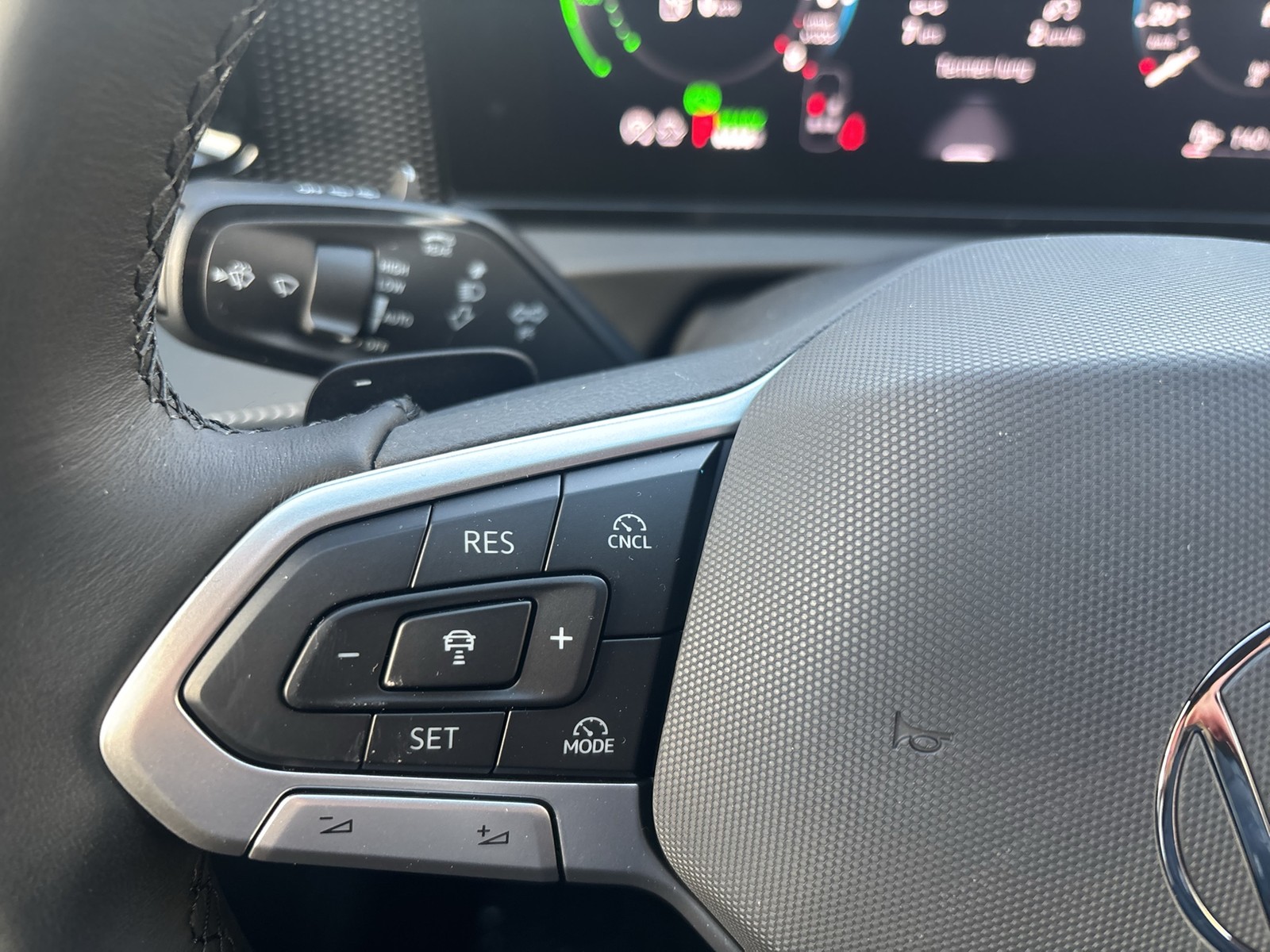 Volkswagen Tiguan 1.5 HYBRID LIFE NEUES MODELL CAM ACC LM18