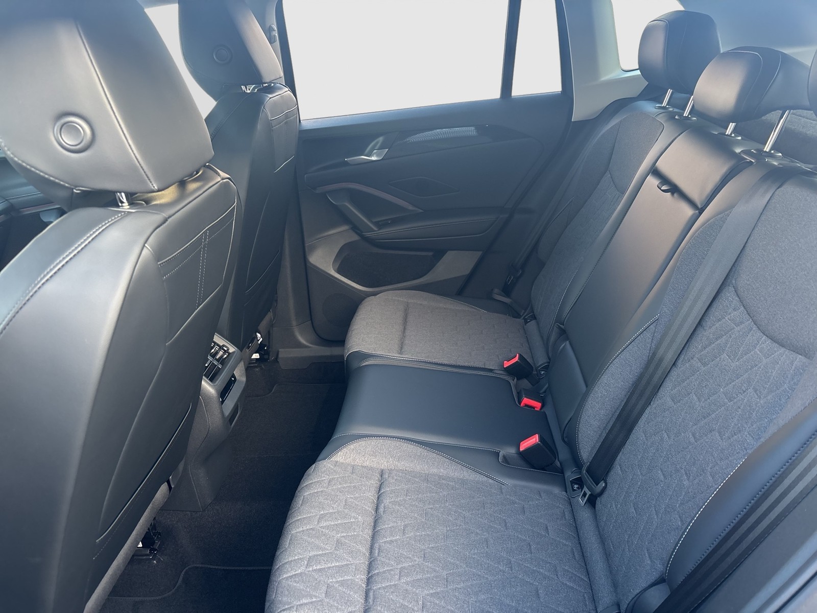 Volkswagen Tiguan 1.5 HYBRID LIFE NEUES MODELL CAM ACC LM18