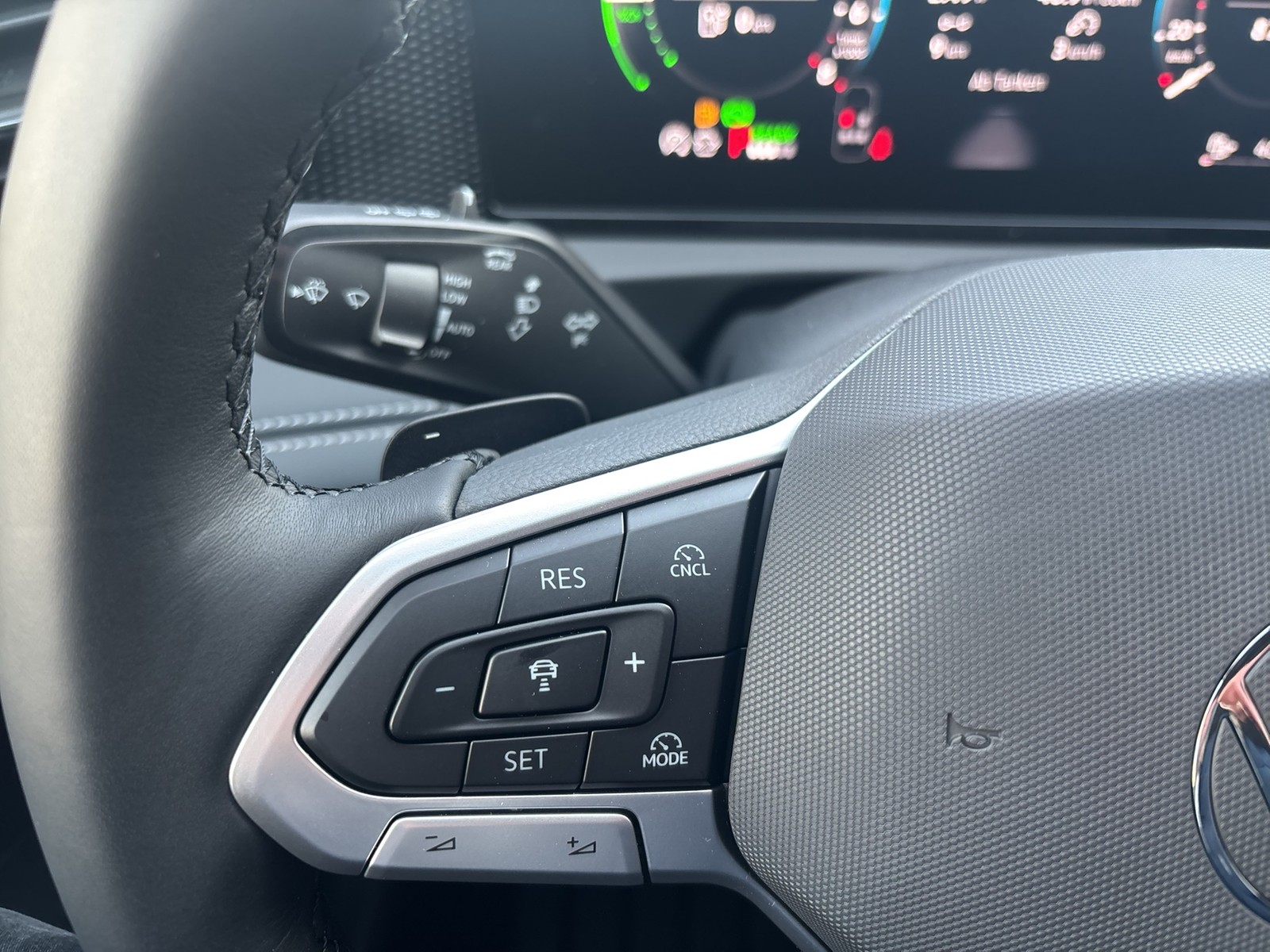 Volkswagen Tiguan 1.5 HYBRID LIFE NEUES MODELL CAM ACC LM18