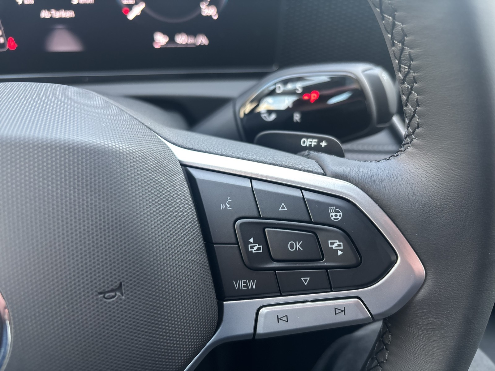 Volkswagen Tiguan 1.5 HYBRID LIFE NEUES MODELL CAM ACC LM18