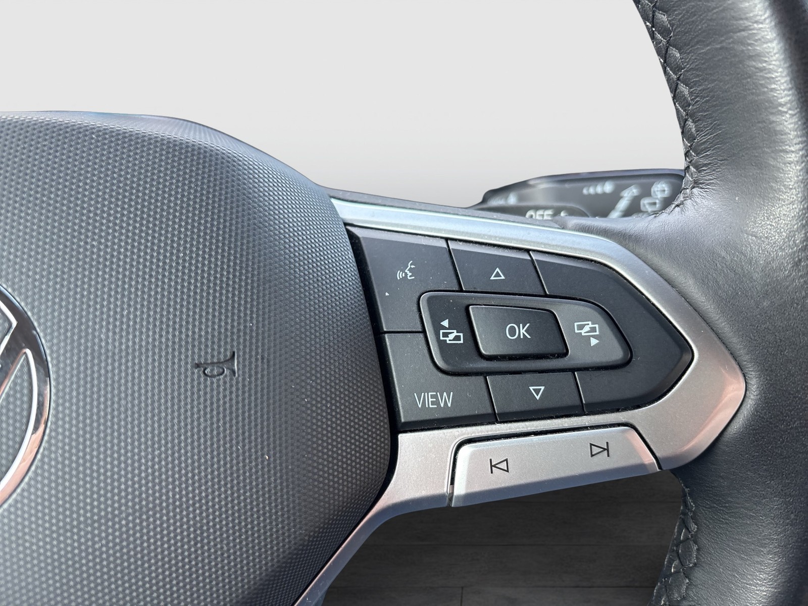 Volkswagen T7 Multivan 2.0 LIFE AHK CAM LM17 E-KLAPPE NAVI