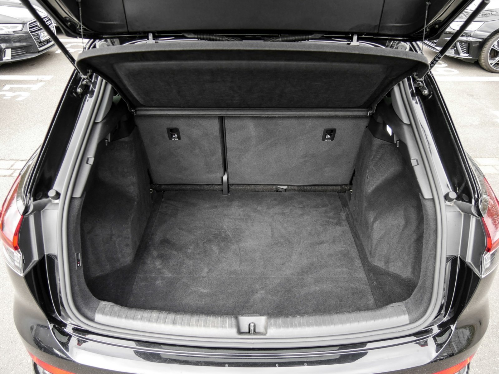 Audi Q4 e-tron 40 S LINE BLACKPAK AHK CAM ACC LM20