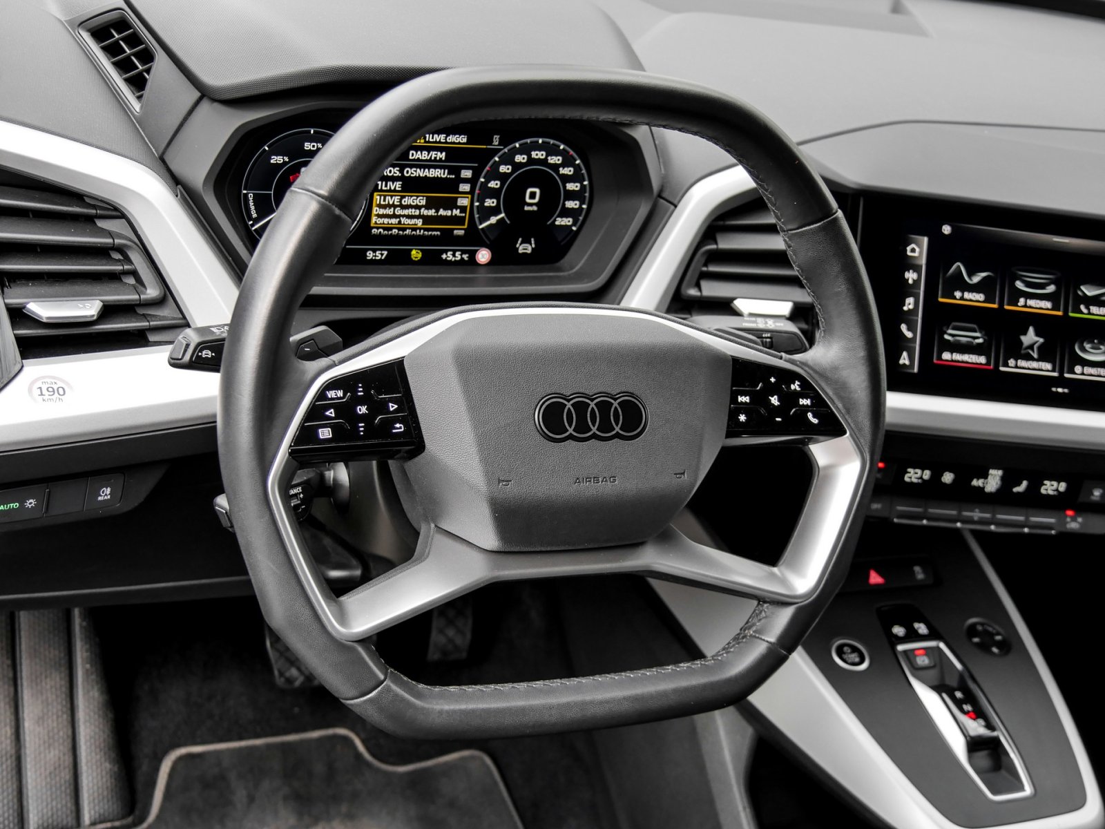 Audi Q4 e-tron 40 S LINE BLACKPAK AHK CAM ACC LM20