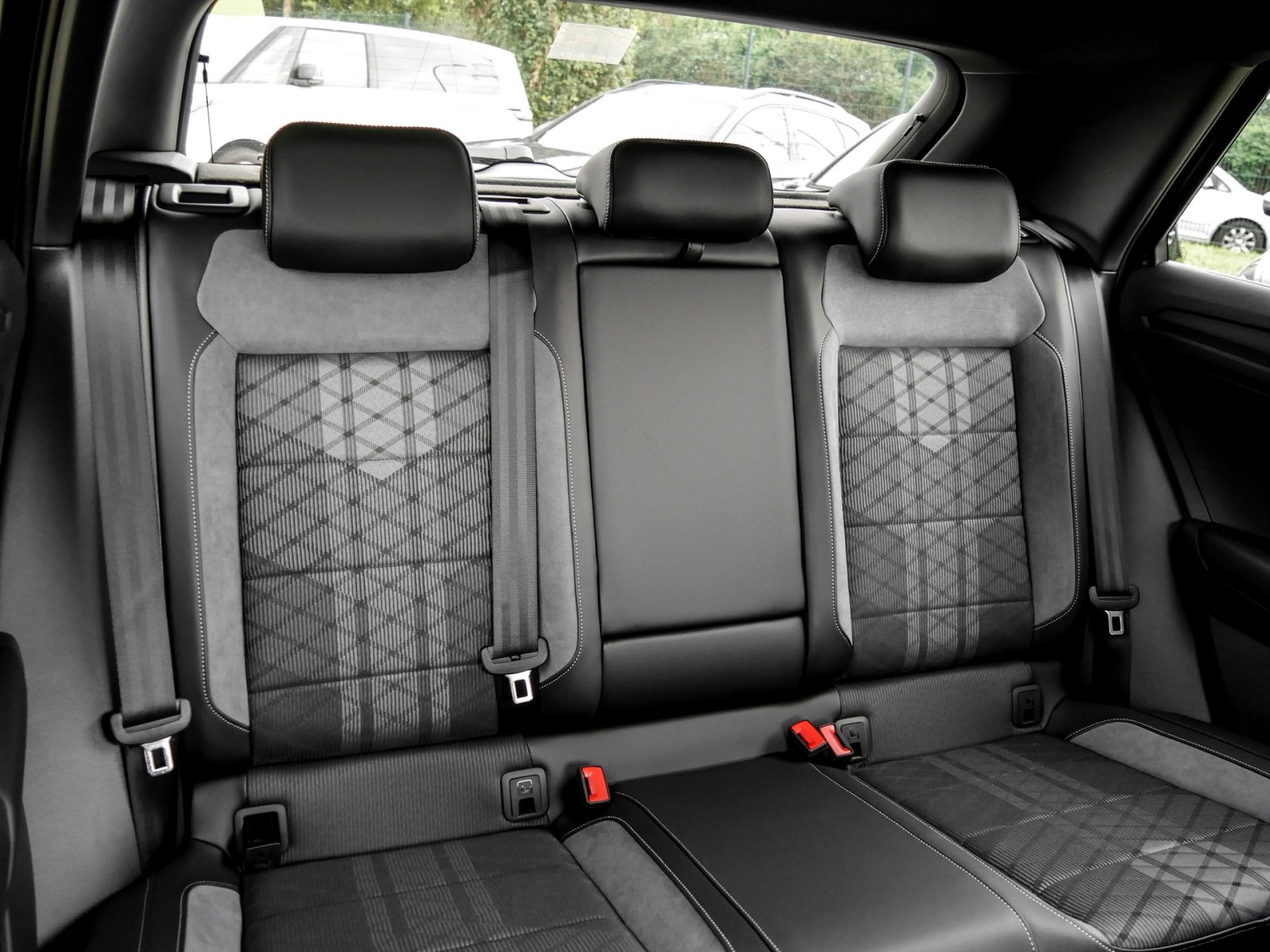 Volkswagen T-Roc 1.5 R-LINE BLACKSTYLE AHK CAM ACC LM18 NAVI