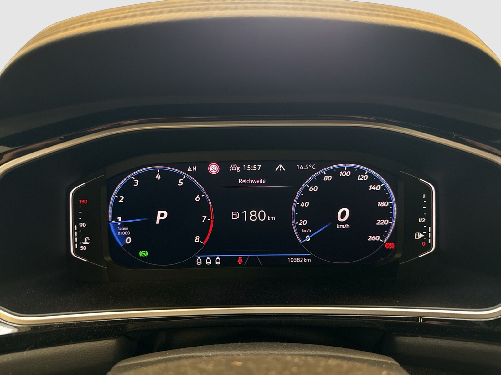 Volkswagen T-Roc 1.5 R-LINE AHK CAM ACC LM18 E-KLAPPE NAVI