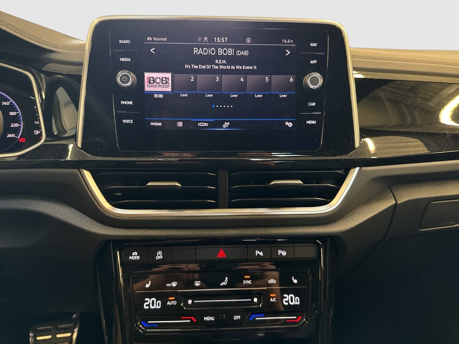 Volkswagen T-Roc 1.5 R-LINE AHK CAM ACC LM18 E-KLAPPE NAVI