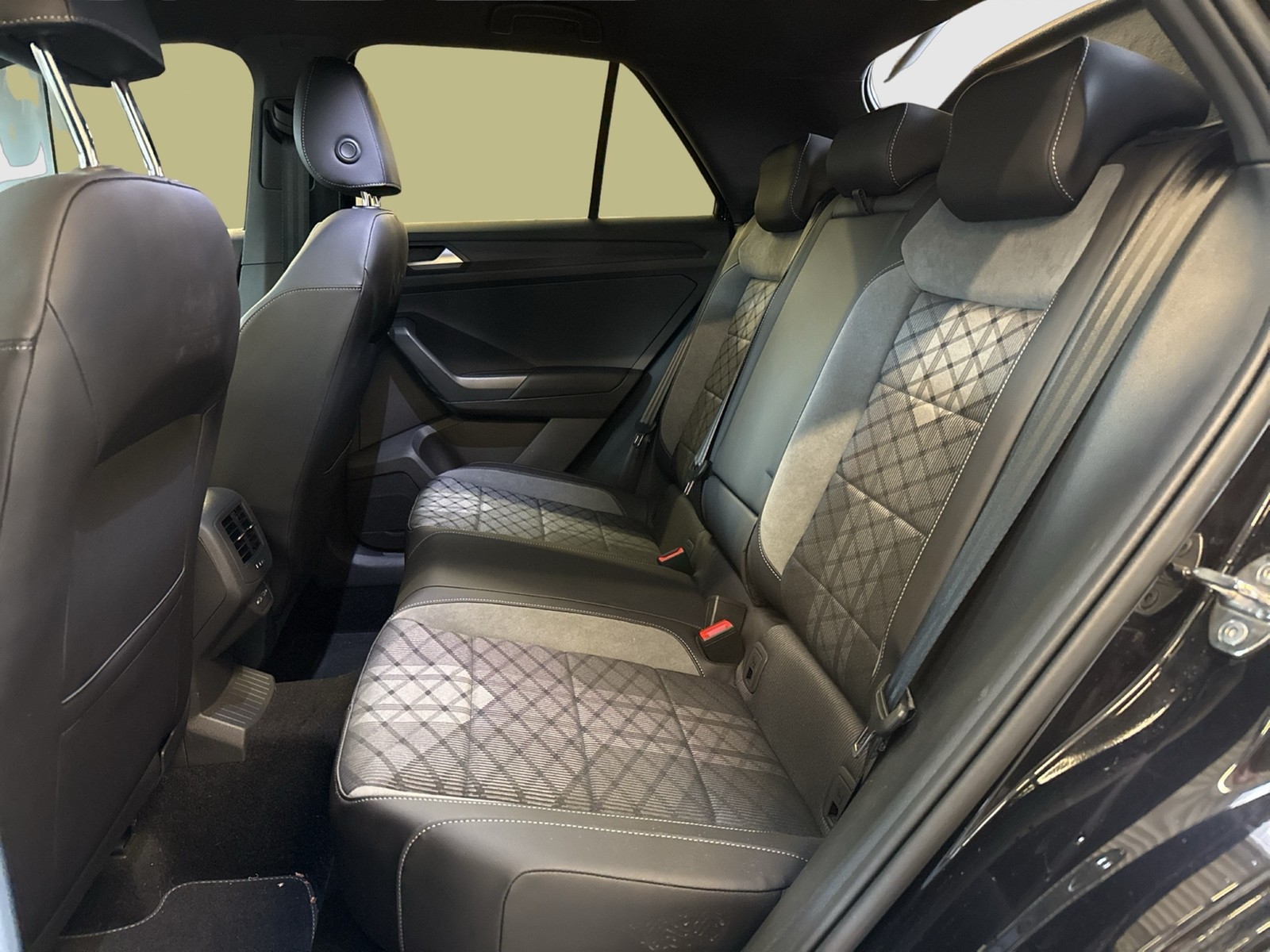 Volkswagen T-Roc 1.5 R-LINE AHK CAM ACC LM18 E-KLAPPE NAVI