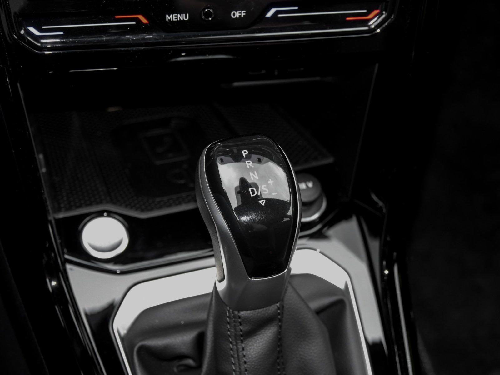Volkswagen T-Roc 1.5 R-LINE BLACKSTYLE AHK CAM ACC LM18 NAVI