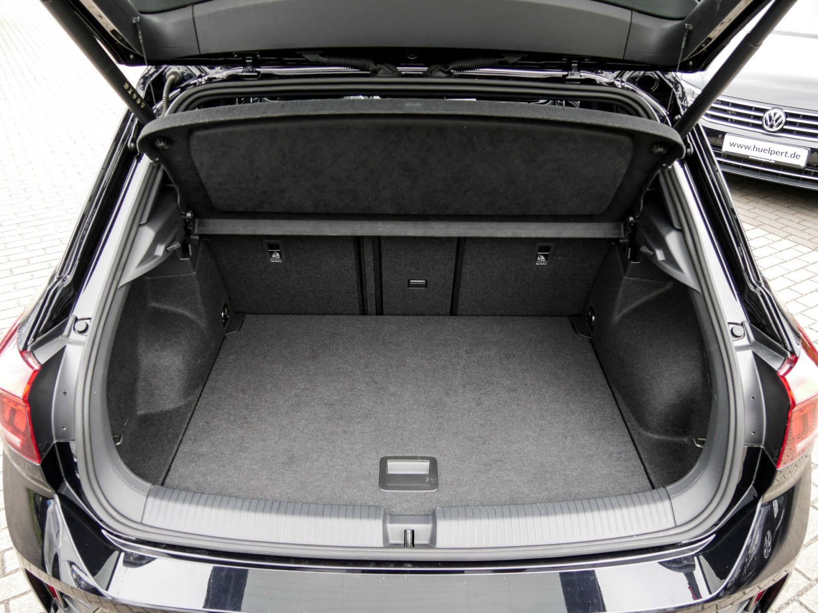 Volkswagen T-Roc 1.5 R-LINE BLACKSTYLE AHK CAM ACC LM18 NAVI