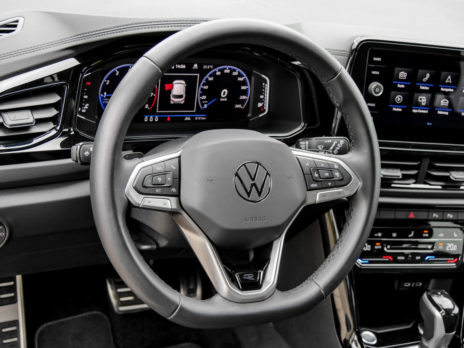 Volkswagen T-Roc 1.5 R-LINE BLACKSTYLE AHK CAM ACC LM18 NAVI