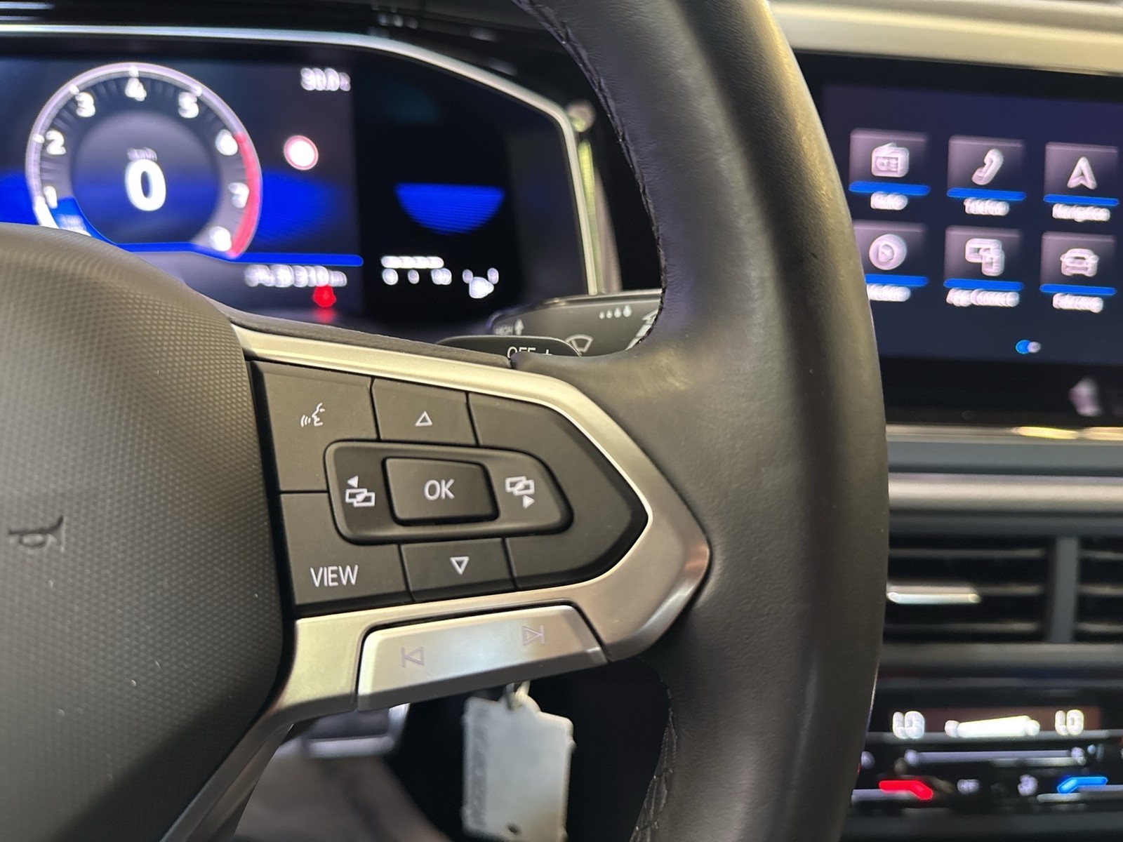 Volkswagen Taigo 1.5 R-LINE ALU17" MATRIX NAVI CARPLAY AHK