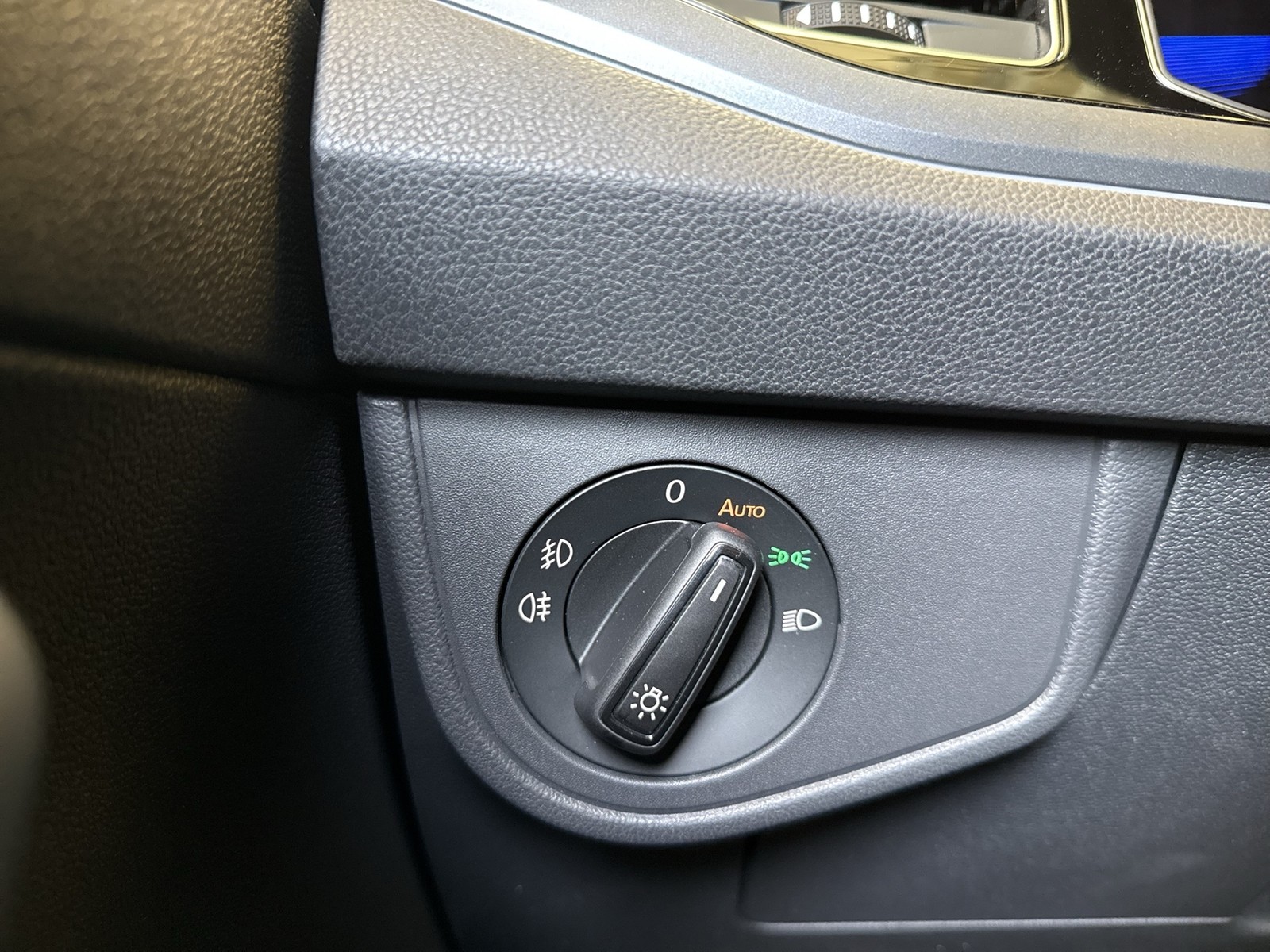 Volkswagen Taigo 1.5 R-LINE ALU17" MATRIX NAVI CARPLAY AHK
