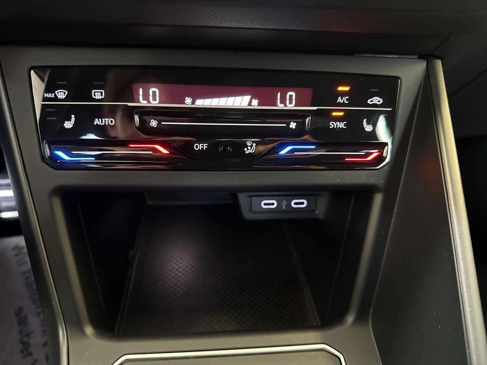 Volkswagen Taigo 1.5 R-LINE ALU17" MATRIX NAVI CARPLAY AHK