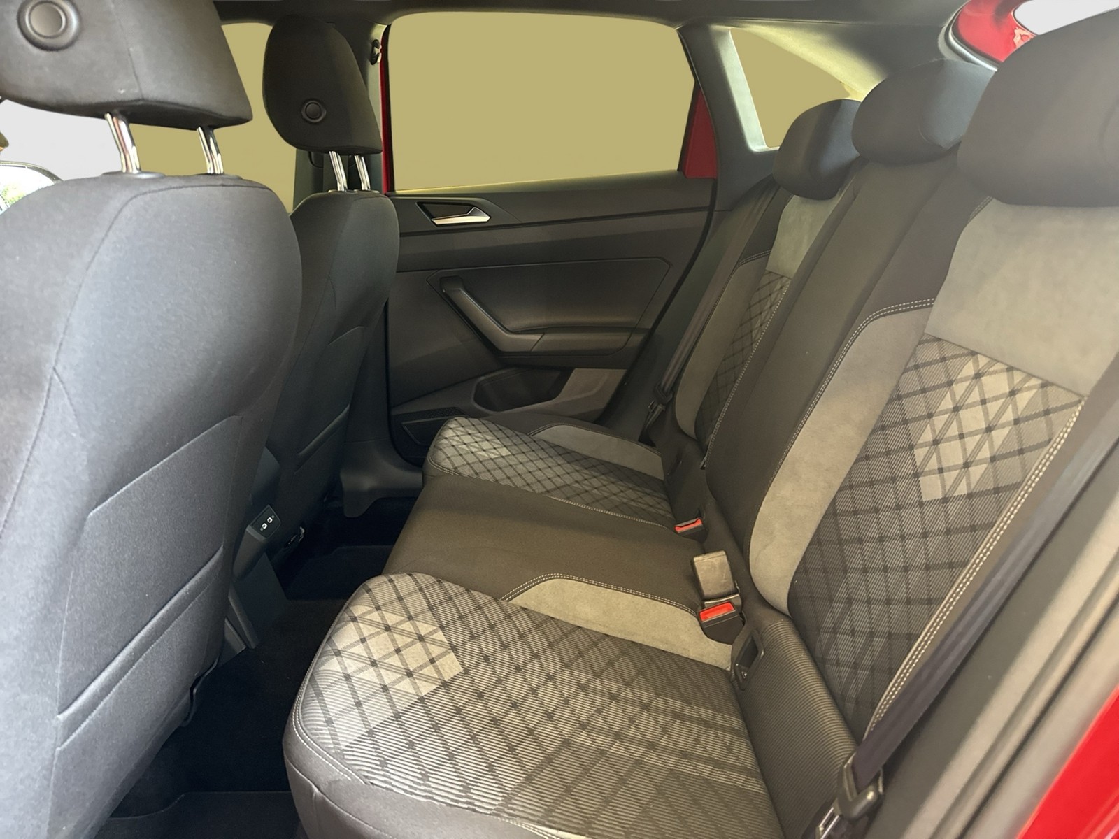 Volkswagen Taigo 1.5 R-LINE ALU17" MATRIX NAVI CARPLAY AHK